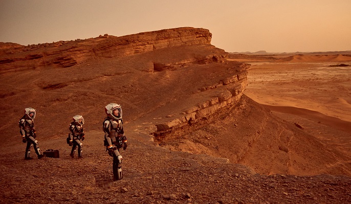 Some of the crew exploring Mars.    The global event series MARS premieres on the National Geographic Channel in November 2016.  (photo credit: National Geographic Channels/Robert Viglasky)